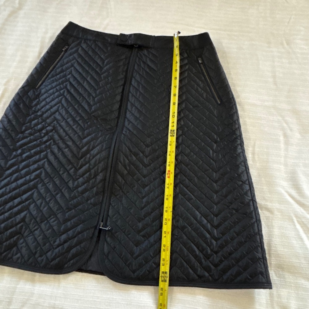 Athleta Size 12 Black Quilted Apres Ski Skirt Full Zip Front Knee Length - Picture 8 of 8